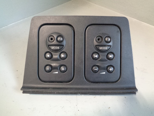 Freelander 2 Rear Headphone Sockets Audio Controls Land Rover 5H22-18K909