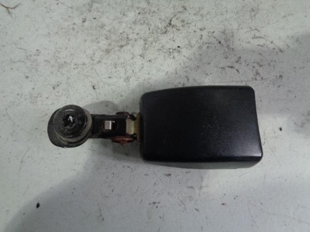 Discovery 2 Seat Belt Buckle Rear Centre Land Rover 1998