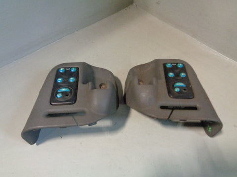 Discovery 2 Headphone Audio Controls Volume Rear Pair in Grey Land Rover