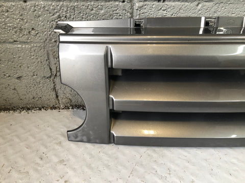 Discovery 3 Grille Front Stornoway Grey 907 Land Rover 2004 to 2009 L07106