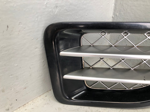 Range Rover Sport Wing Vents Pair L320 in Black and Silver 2005 to 2009
