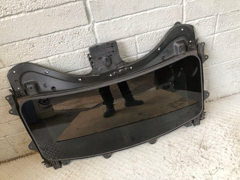 Discovery 4 Sunroof Complete with Motor and Blind Land Rover 2009 to 2016 J23096
