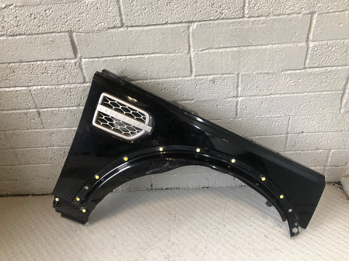 Discovery 4 Front Wing Off Side Santorini Black LRC 820 2009 to 2016 D27056