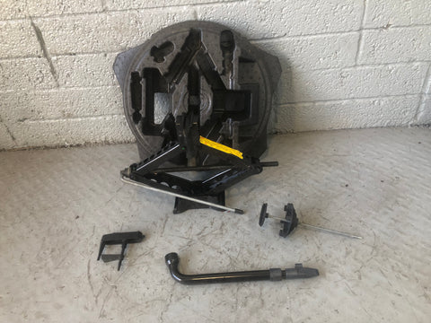 Freelander 2 Scissor Jack with Handle in Housing Brace Land Rover J07076