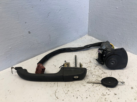 Discovery 2 Ignition Barrel Key and Door Handle Land Rover 1998 to 2004 L14106