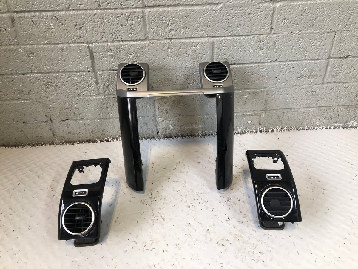 Discovery 3 Piano Black Dashboard Vents and Radio Surround Set Land Rover L07106