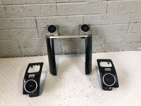 Discovery 3 Piano Black Dashboard Vents and Radio Surround Set Land Rover L07106