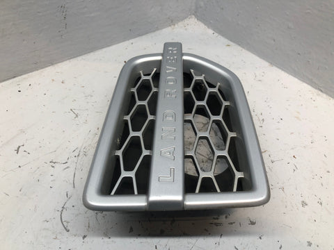 Discovery 4 Wing Vent Grille Off Side Right in Silver Land Rover 2009 to 2013