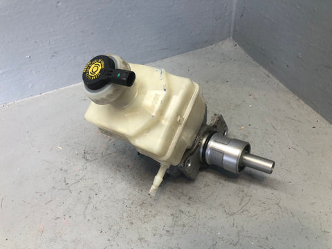 Discovery 3 Brake Master Cylinder with Reservoir Auto Land Rover 2004 to 2009