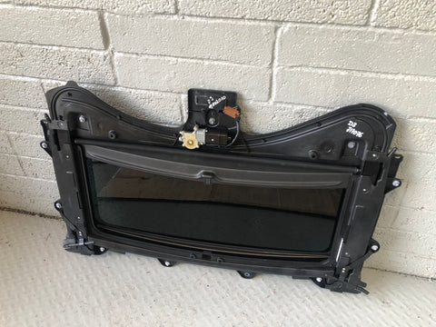 Discovery 3 Sunroof Complete with Motor and Blind Land Rover 2004 to 2009 J17076