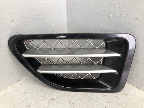 Range Rover Sport Wing Vents Pair L320 in Black and Silver 2005 to 2009