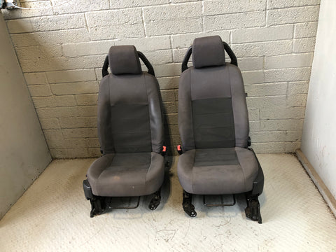 Discovery 3 Front Seats Pair Cloth Grey Manual Land Rover 2004 to 2009 L03096