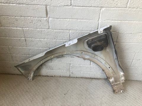 Discovery 4 Wing Off Side Front Zermatt Silver Land Rover 2009 to 2016 L10076