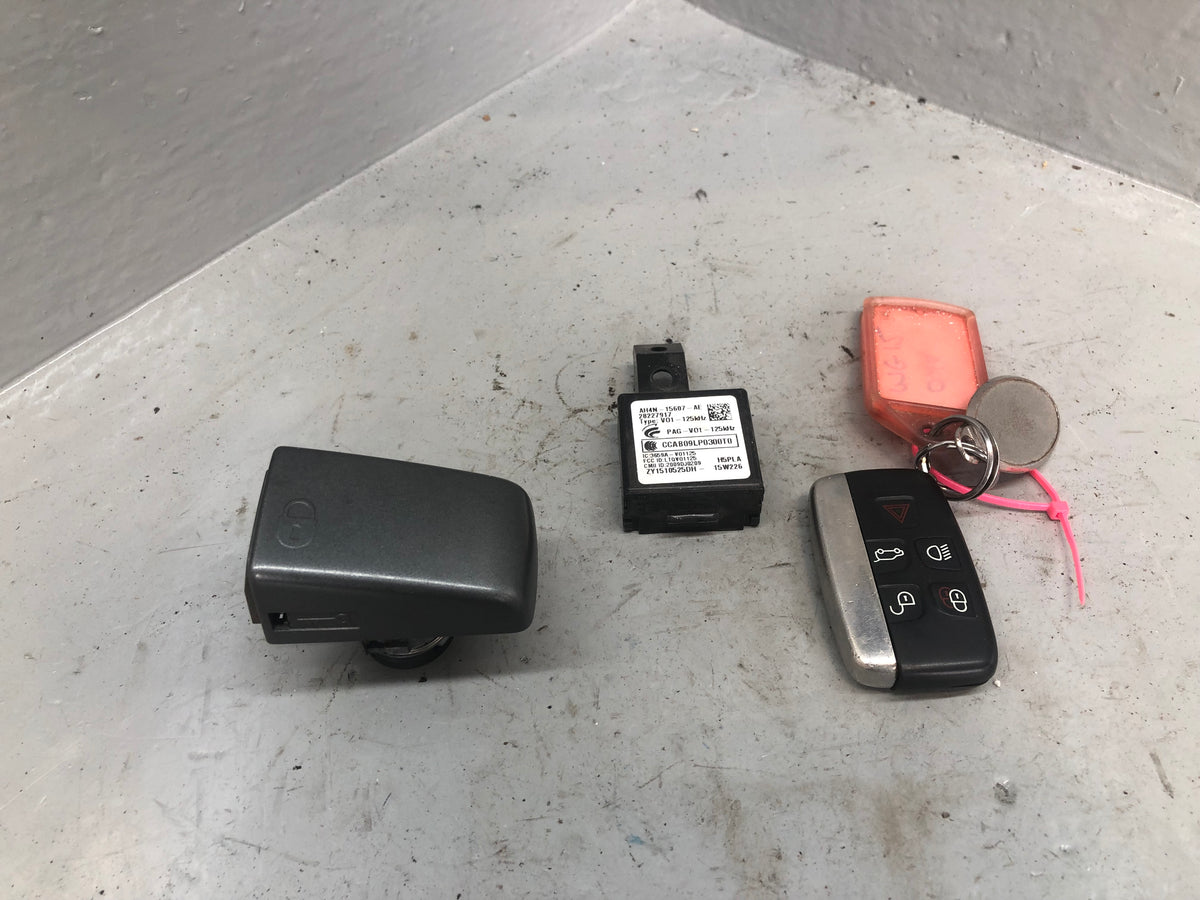 Discovery 4 Key Remote and Blade with Door Lock Land Rover 2009 to 2016 K18066