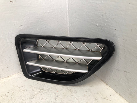 Range Rover Sport Wing Vents Pair L320 in Black and Silver 2005 to 2009