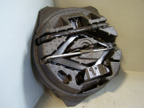 Freelander 2 Scissor Jack with Handle in Housing Brace Land Rover R07075