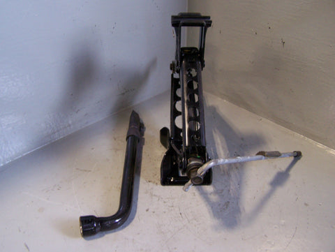 Freelander 2 Scissor Jack with Handle in Housing Brace Land Rover R07075