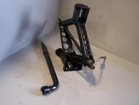 Freelander 2 Scissor Jack with Handle in Housing Brace Land Rover R07075