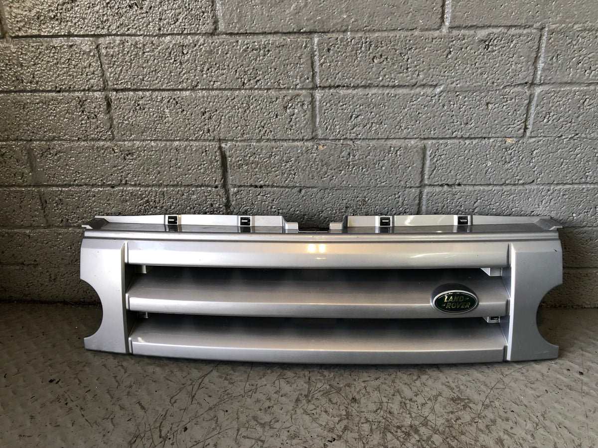 Discovery 3 Grille Front Zermatt Silver Land Rover 2004 to 2009 L03096