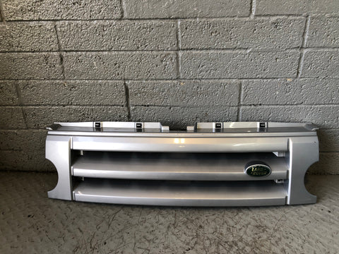 Discovery 3 Grille Front Zermatt Silver Land Rover 2004 to 2009 L03096