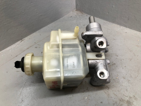 Discovery 3 Brake Master Cylinder with Reservoir Manual Land Rover 2004 to 2009