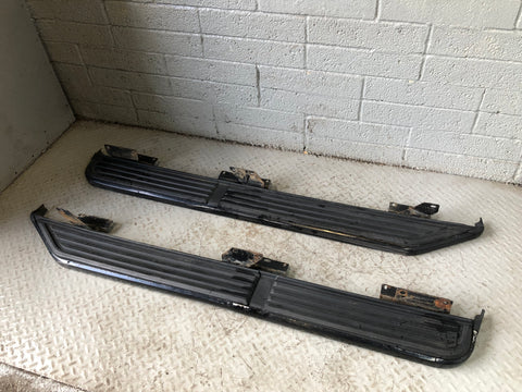 Discovery 3 4 Side Steps Pair Of Black Land Rover 2004 to 2014 K26086