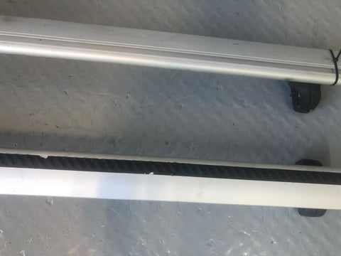 Thule WingBar with Lock and Key to fit Discovery 3 / 4 Land Rover L10076
