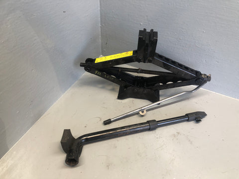 Freelander 2 Scissor Jack with Handle and Wheel Brace Land Rover 2006 to 2014