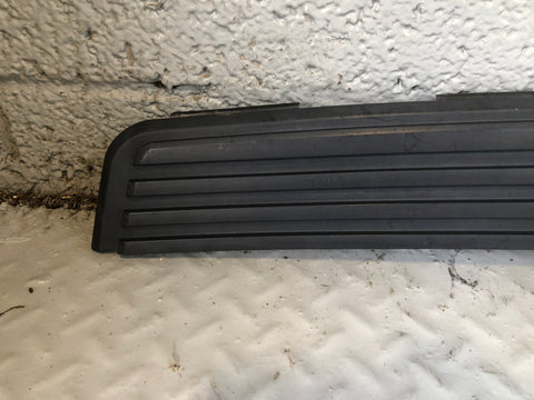 Discovery 3 Rear Bumper Scuff Load Trim DOE000011 Land Rover 2004 to 2009