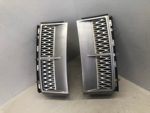 Range Rover L322 Wing Side Grilles Vents Supercharged 2002 to 2009 D01076