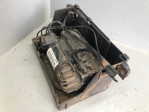 Discovery 2 Air Suspension Compressor Wabco RQG100041 Housing Land Rover L20076