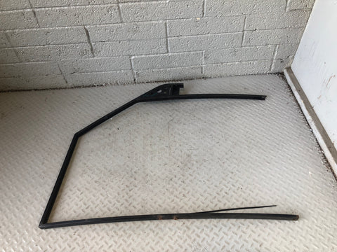 Discovery 2 Door Frame Window Off Side Front Land Rover 1998 to 2004 L20076