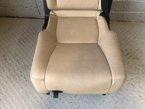 Discovery 4 Seats Leather Manual x 5 in Almond Land Rover 2009 to 2014 K18066