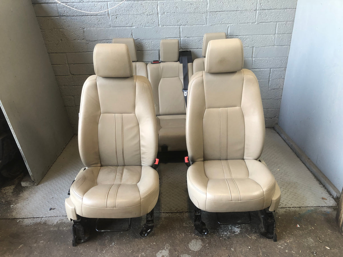 Discovery 4 Seats Leather Manual x 5 in Almond Land Rover 2009 to 2014 K18066