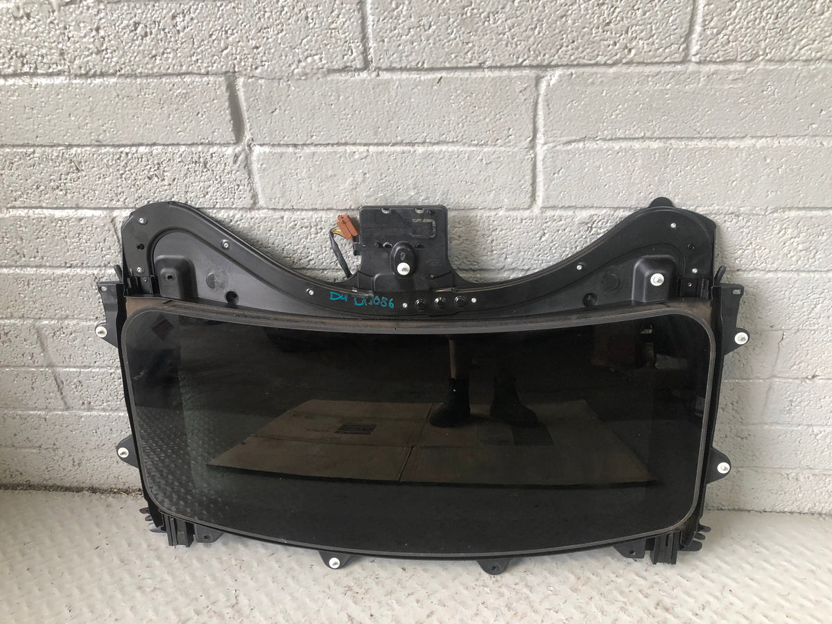 Discovery 4 Sunroof Complete with Motor and Blind Land Rover 2009 to 2016 D03086