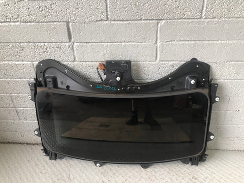 Discovery 4 Sunroof Complete with Motor and Blind Land Rover 2009 to 2016 D03086
