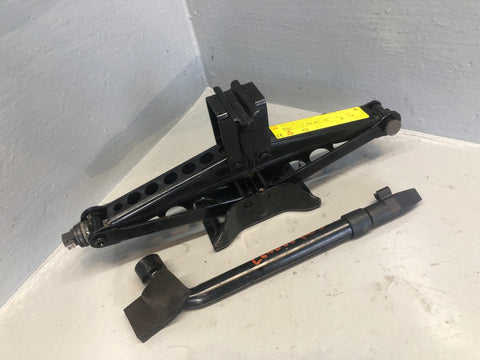 Freelander 2 Scissor Jack with Handle and Wheel Brace Land Rover 2006 to 2014