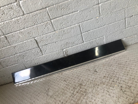 Discovery 3 Tailgate Trim External Lower Java Black DGP000184 Land Rover