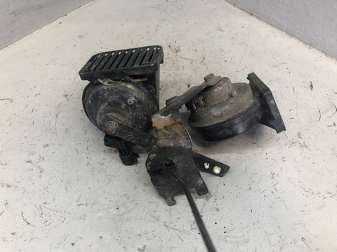 Range Rover L322 Horns Pair Of Two Tone Horns Land Rover 2010 to 2013 L29076