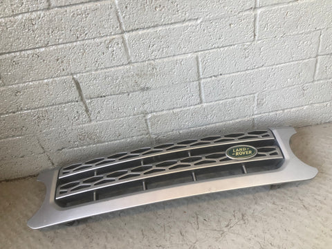 Discovery 4 Grille Front Zermatt Silver Land Rover 2009 to 2016 L10076