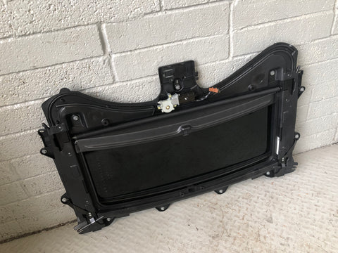 Discovery 4 Sunroof Complete with Motor and Blind Land Rover 2009 to 2016 D27056