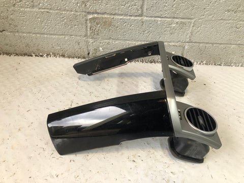 Discovery 3 Piano Black Dashboard Vents and Radio Surround Set Land Rover L07106