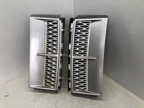 Range Rover L322 Wing Side Grilles Vents Supercharged 2002 to 2009 D26086