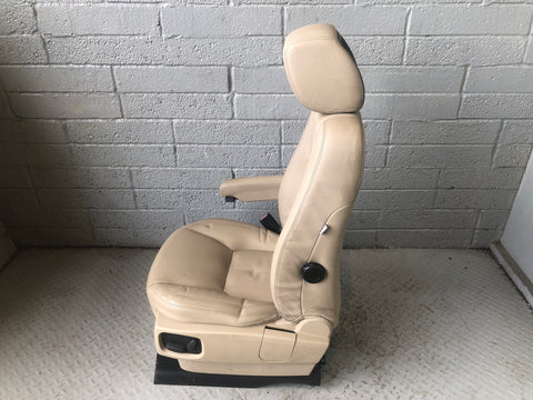 Discovery 4 Seats Leather Electric x 5 in Almond Land Rover 2009 to 2014 D13086