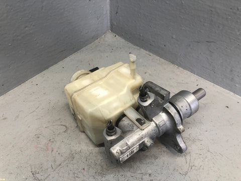 Discovery 3 Brake Master Cylinder with Reservoir Auto Land Rover 2004 to 2009