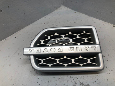 Discovery 4 Wing Vent Grille Off Side Right in Silver Land Rover 2009 to 2013