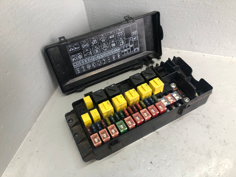 Discovery 2 Fuse Box and Cover Engine Bay 2.5 TD5 Land Rover L20076