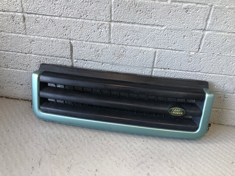 Discovery 2 Front Grille Pre-Facelift Charleston Green Land Rover L20076