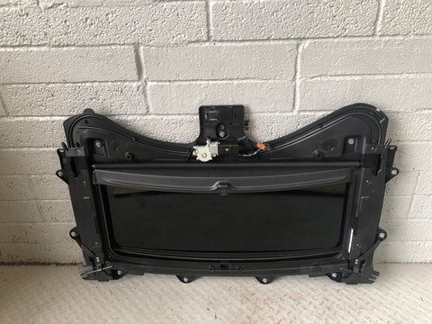 Discovery 4 Sunroof Complete with Motor and Blind Land Rover 2009 to 2016 D27056