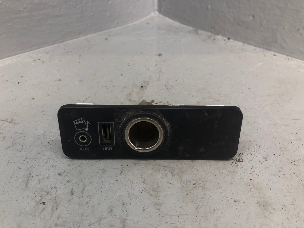 Jaguar XF Aux USB 12v Port CPLA-19C166-CB X250 2008 to 2015
